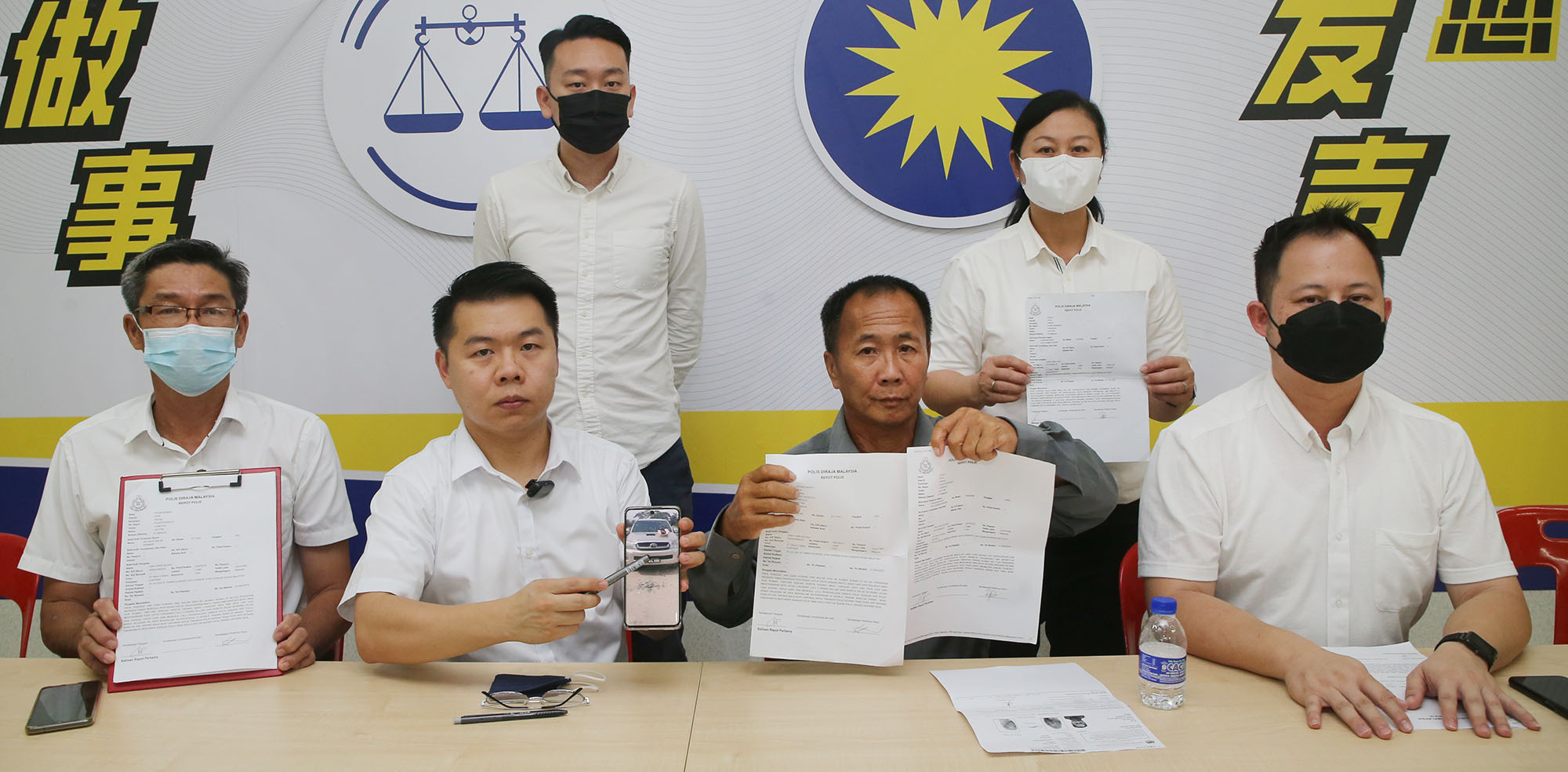 屋主:没这回事 交警方处理 装修业者称被冒充警员打