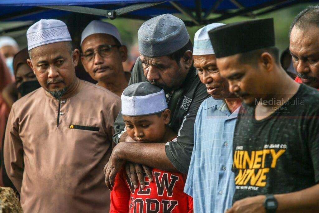 已审（大北马）死者丈夫：见亡妻与儿子紧抱一起，仿佛世界静止般！