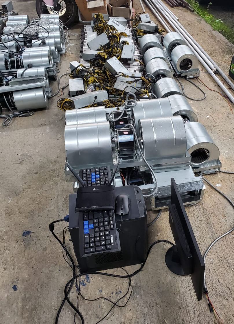 已签发/住家传可疑机械声·附近居民举报警破偷电挖比特币案