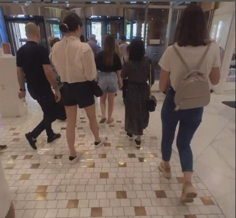 **已签发**柔:狮城二三事:基辅商场购物,前艺人沈倾掞遇空袭警报