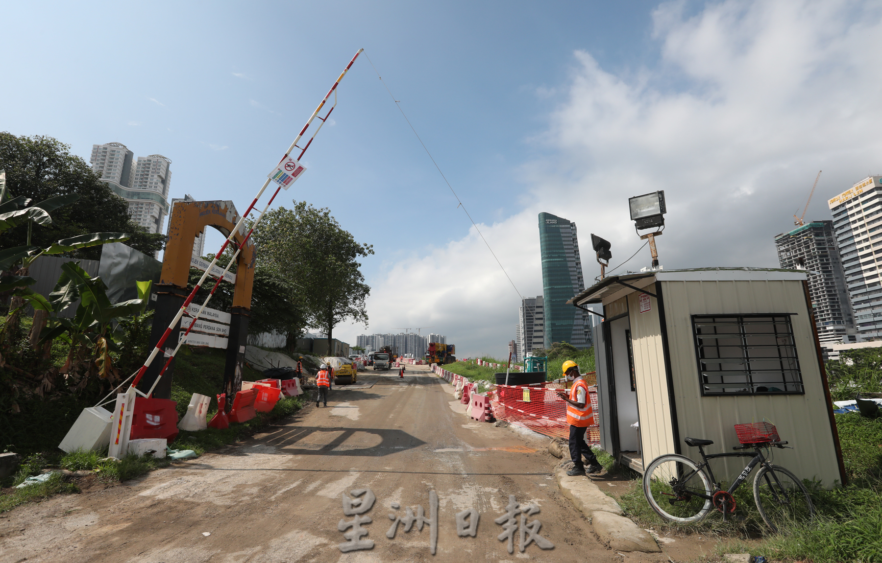 **已签发(请置头条)**柔:封面:【特稿】:跨国项目不允许推迟,柔新捷运系统(RTS)工程正大兴土木确保按时完工