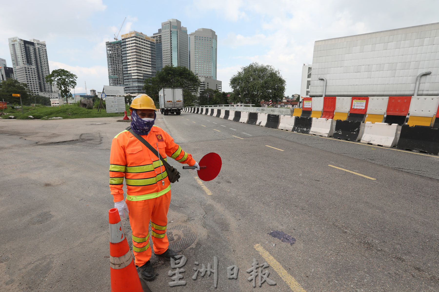 **已签发(请置头条)**柔:封面:【特稿】:跨国项目不允许推迟,柔新捷运系统(RTS)工程正大兴土木确保按时完工