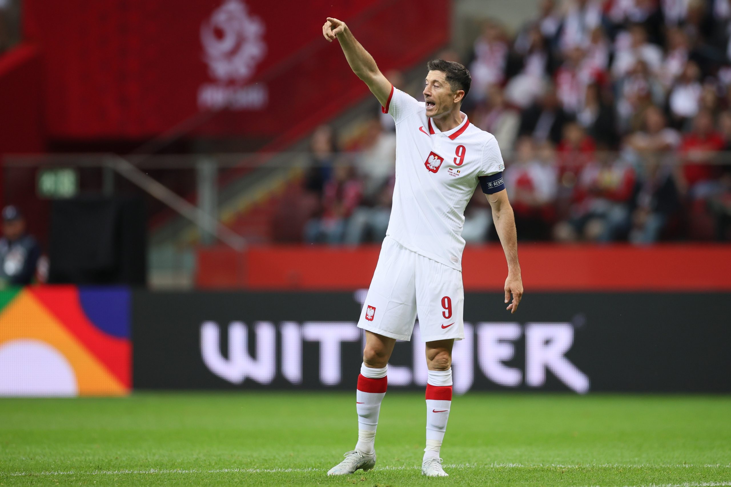 巴塞为莱万二度报价  拜仁依旧不放人