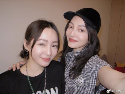 张韶涵晒妹正脸网全跪了  大眼嘴角弧度神复制像双胞胎