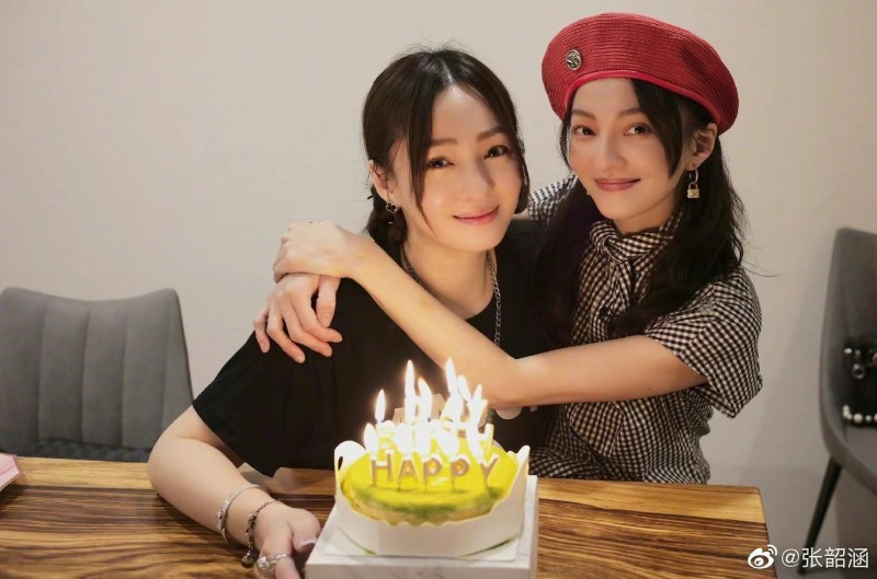 张韶涵晒妹正脸网全跪了  大眼嘴角弧度神复制像双胞胎