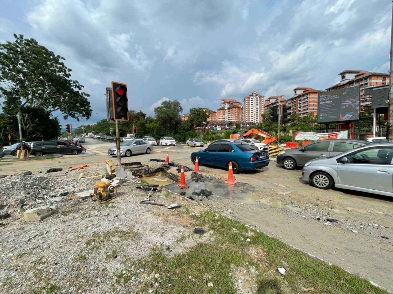 必下//大都会/蕉赖皇冠城二道爆水管