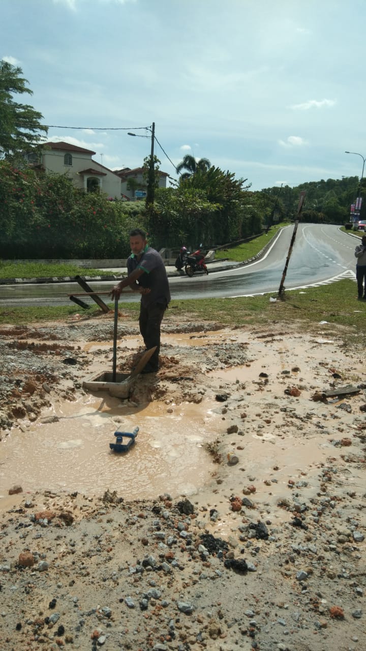 必下//大都会/蕉赖皇冠城二道爆水管