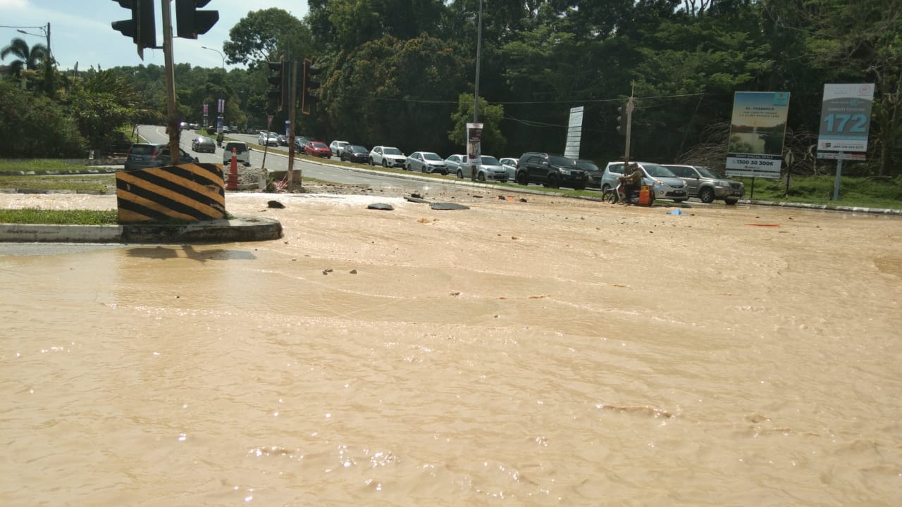 必下//大都会/蕉赖皇冠城二道爆水管