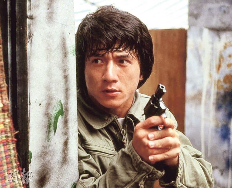 成龙揭香港演艺界黑幕 “拿枪指着演员拍戏”