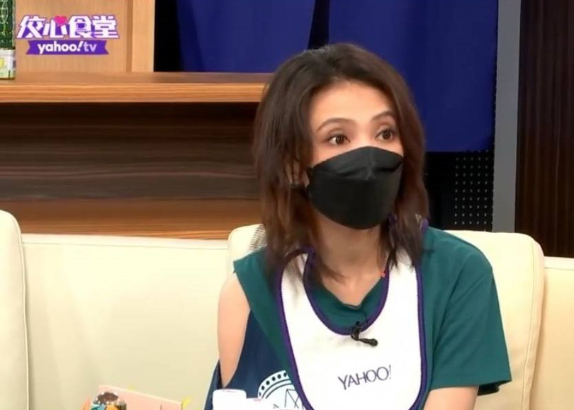 戴佩妮隔6年发片 解谜“不用手机”原因