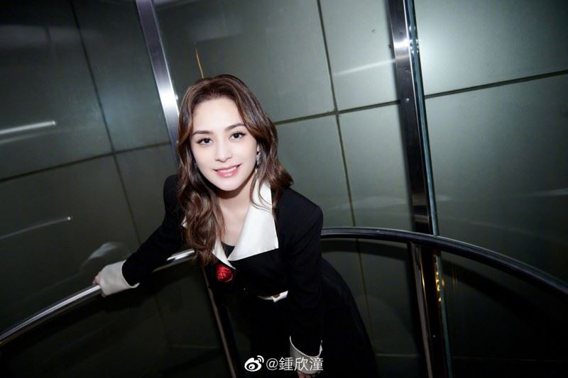 扬言不想再谈姐弟恋 阿娇:我不是他妈