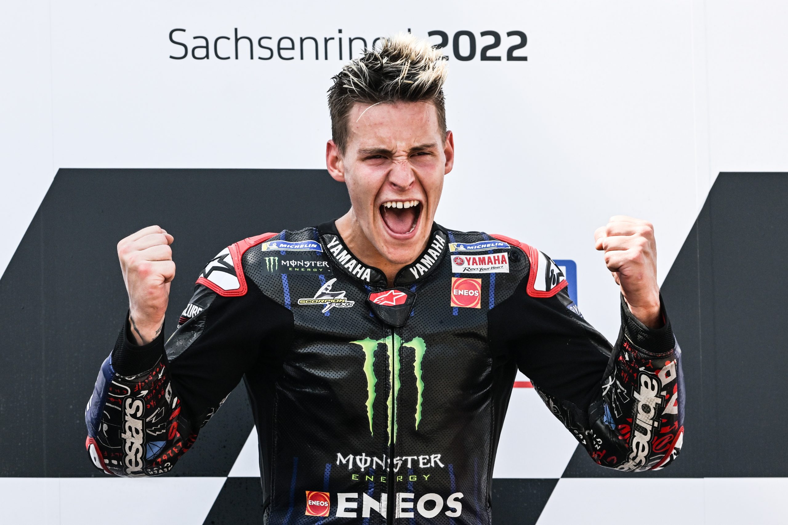 抱恙称霸德国站MotoGP 夸塔拉罗锁定夏歇冠军