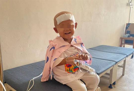 拼盘/70旬翁摆“无人西瓜摊”苦凑3岁孙女治癌费!6天资金惊人“瓜却还在”惹鼻酸