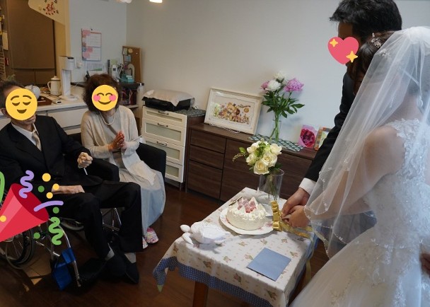 拼盘/家中办迷你婚礼 成全卧病准岳父心愿