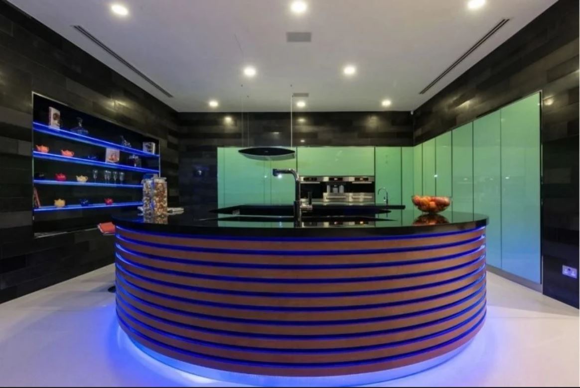 搬出豪宅遭质疑是租赁 李元玲不爽又被霸凌