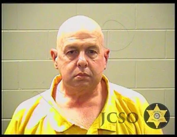 救护车上性侵6女致孕妇流产 男护士监40年至97岁