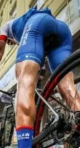 斥女性运动太紧身无羞耻心·反被网民骂：你不要出门骑脚车较好！