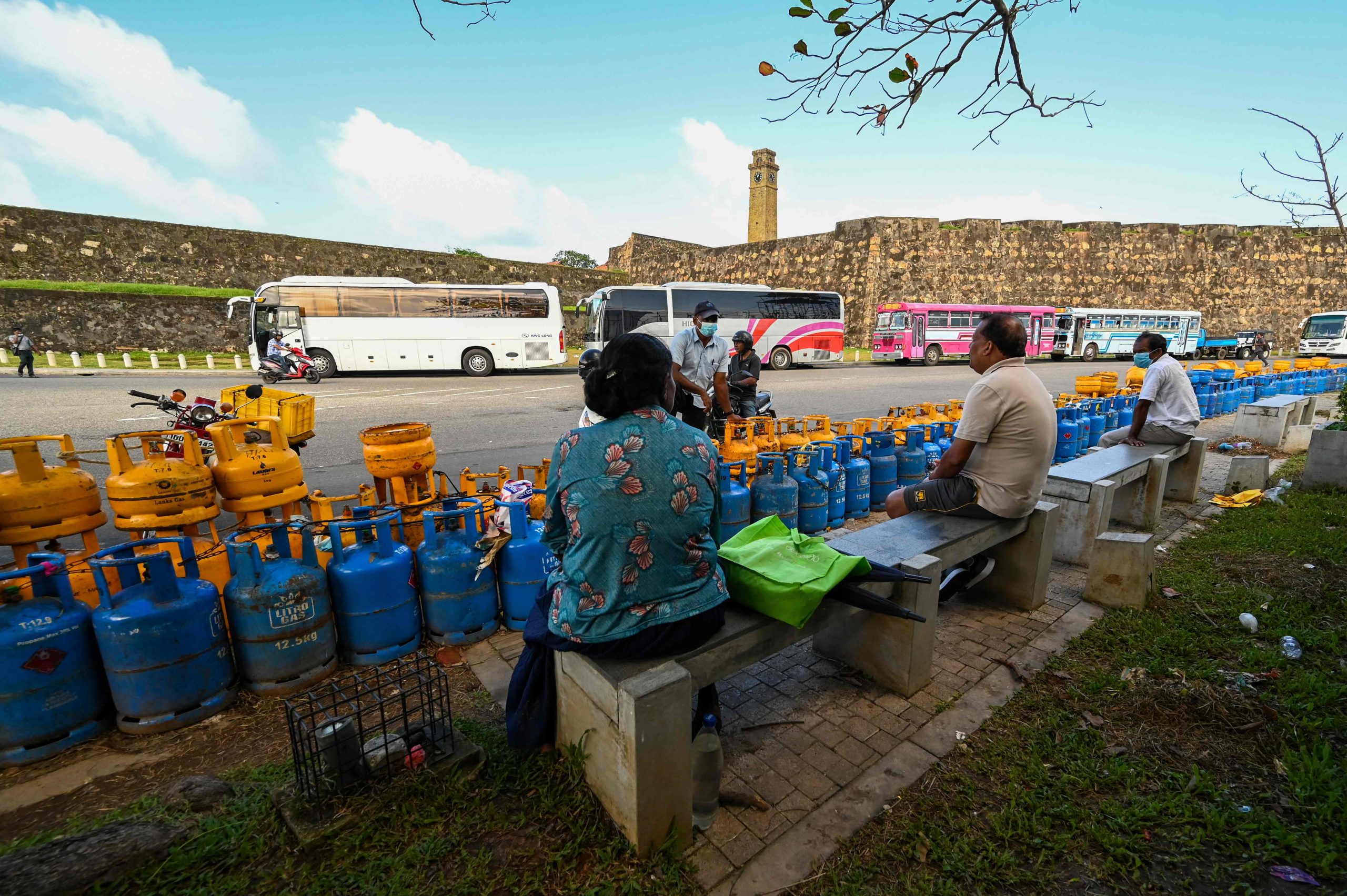 斯里兰卡经济崩溃 油库见底民生更艰困