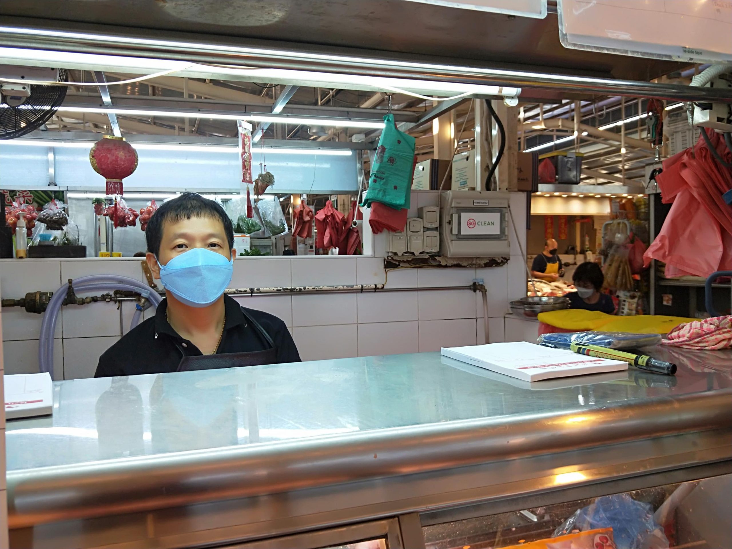 新鲜甘榜鸡重返狮城 有顾客一口气买八只“囤货”