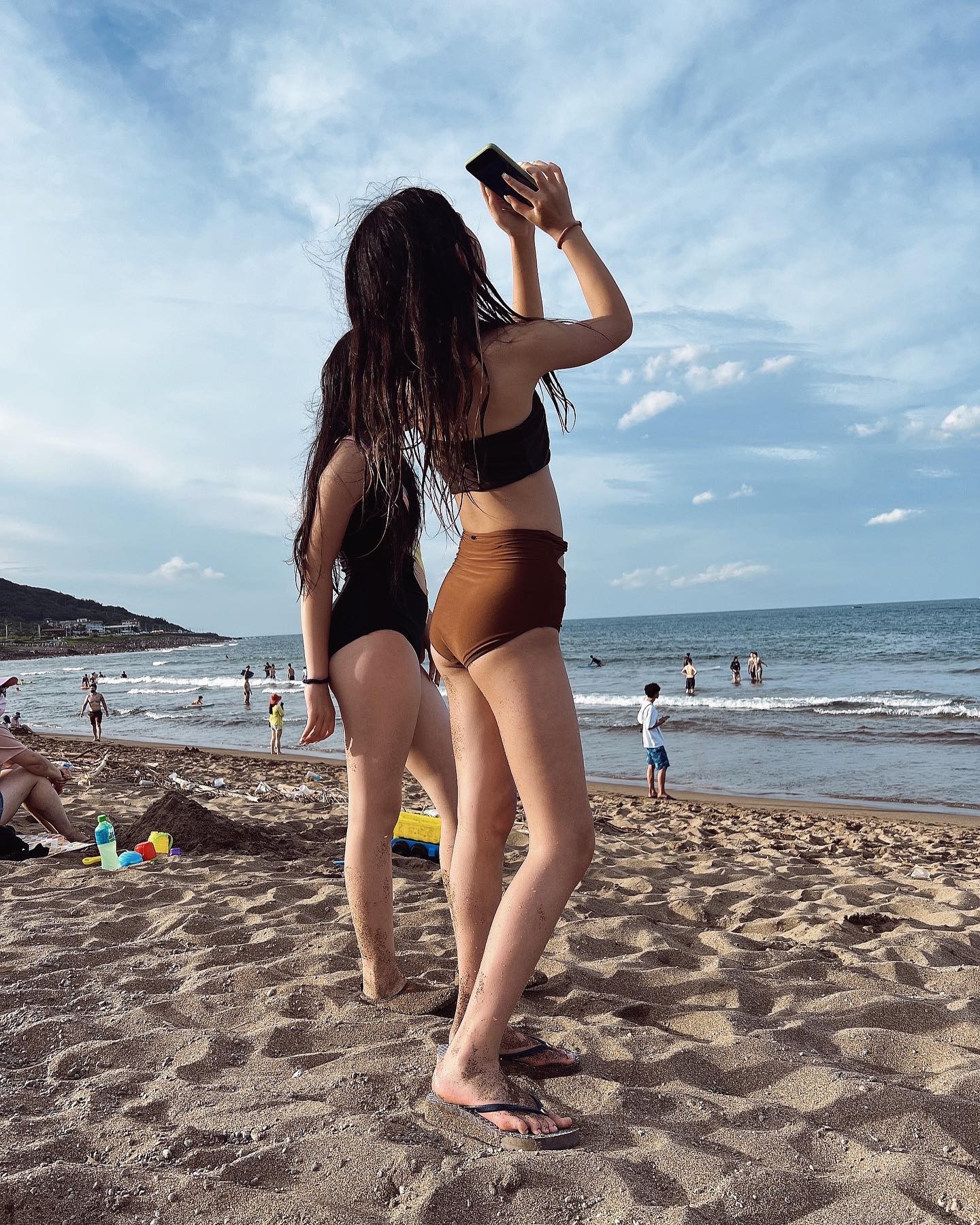 曹格11岁女儿穿妈妈泳衣 网惊：包子姐姐变长腿姐姐	