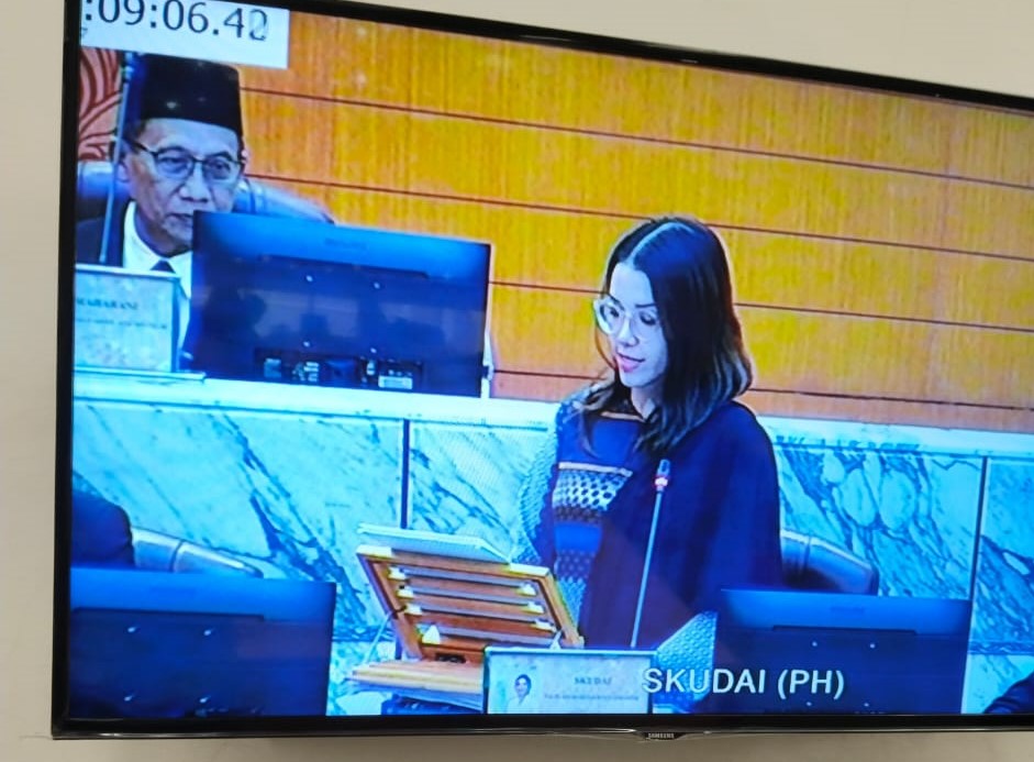 柔:【州议会】没戴头巾出席州议会 玛丽娜遭副议长口头劝告
