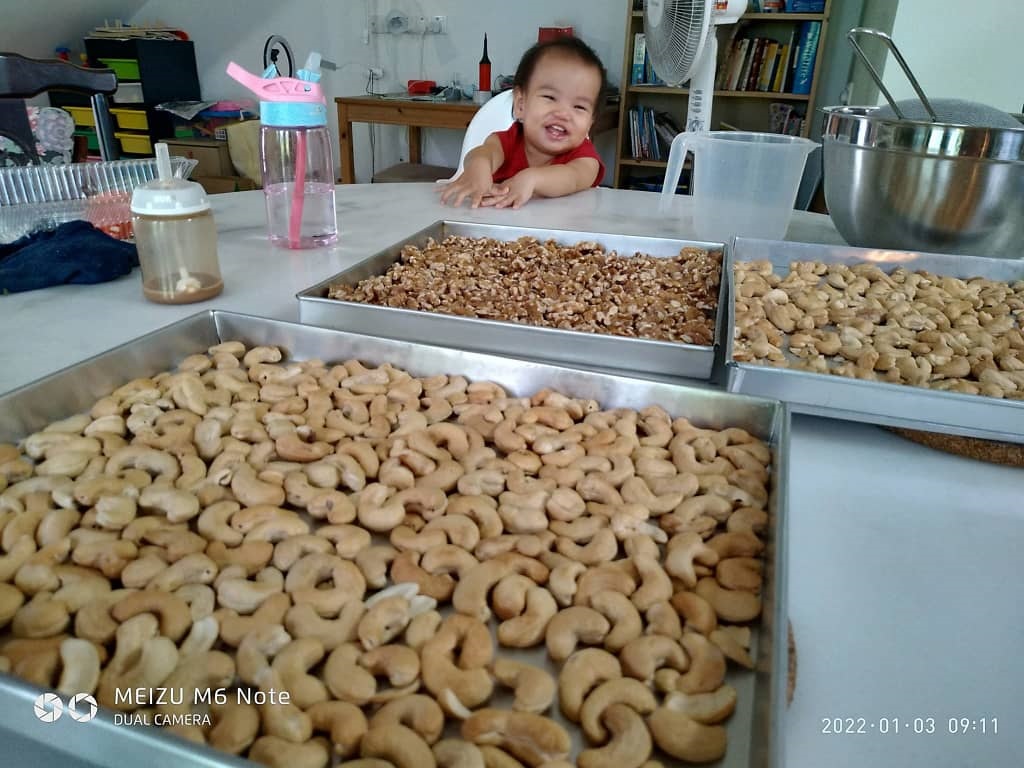 柔:今日面谱(6月16日见报):不想错过儿女成长回归家庭,潘丽怡挂起博士帽开创烘培天地