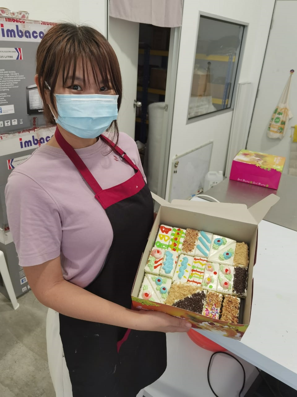 柔:今日面谱(6月16日见报):不想错过儿女成长回归家庭,潘丽怡挂起博士帽开创烘培天地
