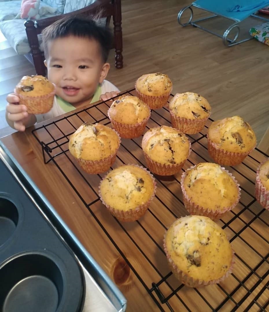 柔:今日面谱(6月16日见报):不想错过儿女成长回归家庭,潘丽怡挂起博士帽开创烘培天地
