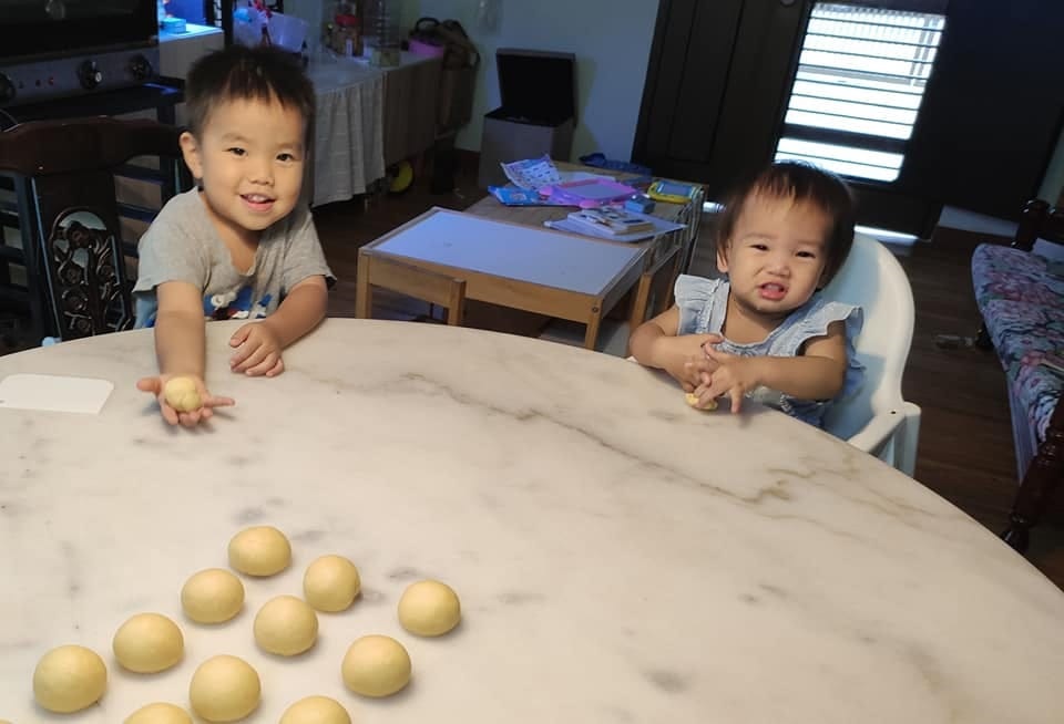 柔:今日面谱(6月16日见报):不想错过儿女成长回归家庭,潘丽怡挂起博士帽开创烘培天地