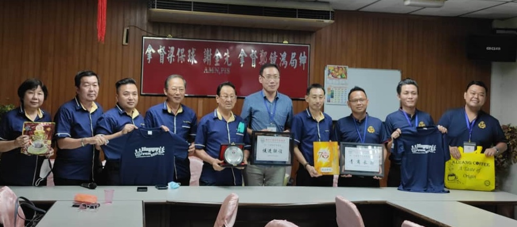 柔:居銮中总及青商团拜访哥打中总交流