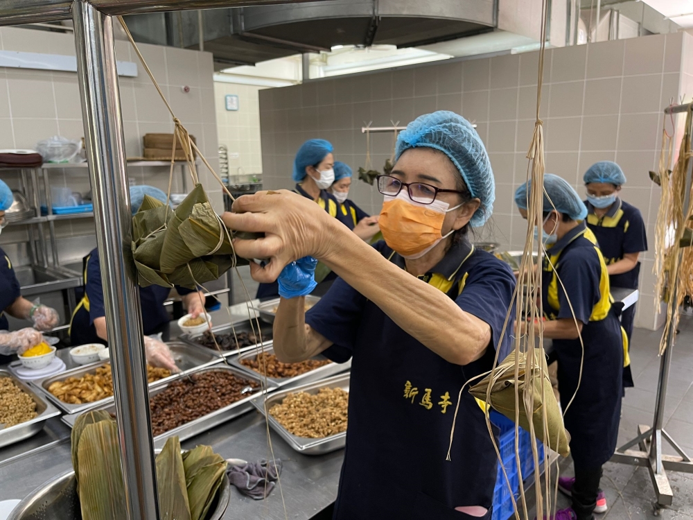 柔:版头之一:新马寺粽叶飘香 4000素粽庆端午