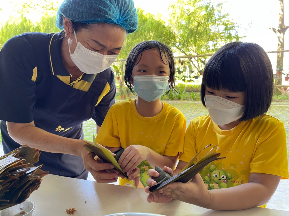 柔:版头之一:新马寺粽叶飘香 4000素粽庆端午