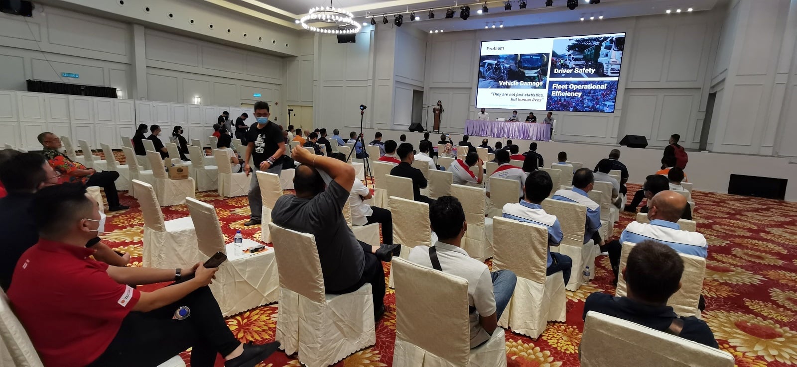 柔:莫哈末法兹里:简化通关程序 关卡或设一站式柜台