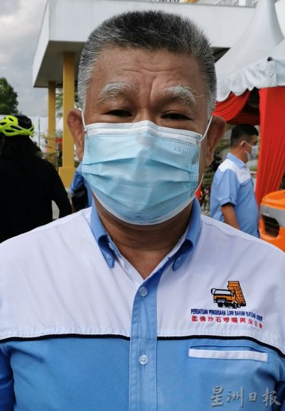 柔:莫哈末法兹里:简化通关程序 关卡或设一站式柜台