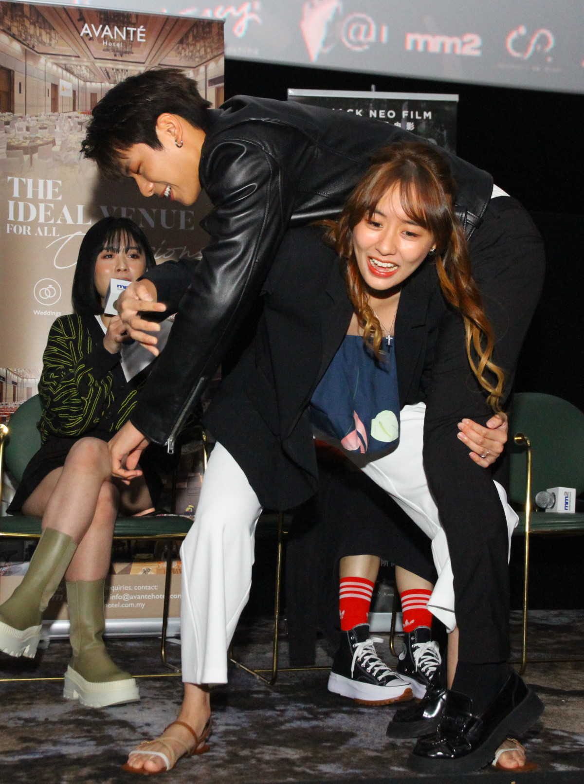 梁志强拉队来马宣传《女兵2》 3女兵爆发“女力”轮番扛起容启航