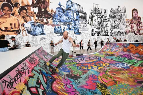 每日一展两图/第15届卡塞尔文献展:从艺术小组出发,一剂独特的“补药”