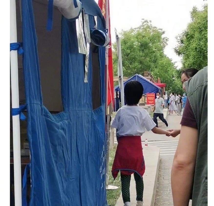 汤唯独带女儿做PCR 韩国导演老公神隐