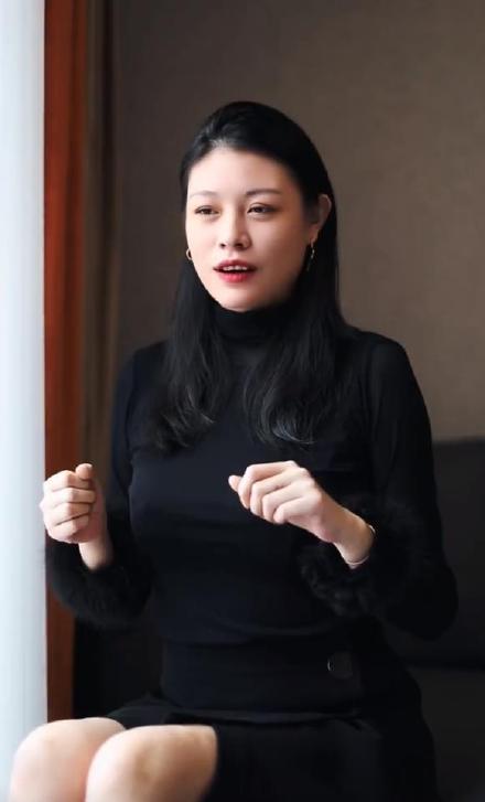 汪峰51岁生日晒全家福 17岁女儿颜值不输章子怡 