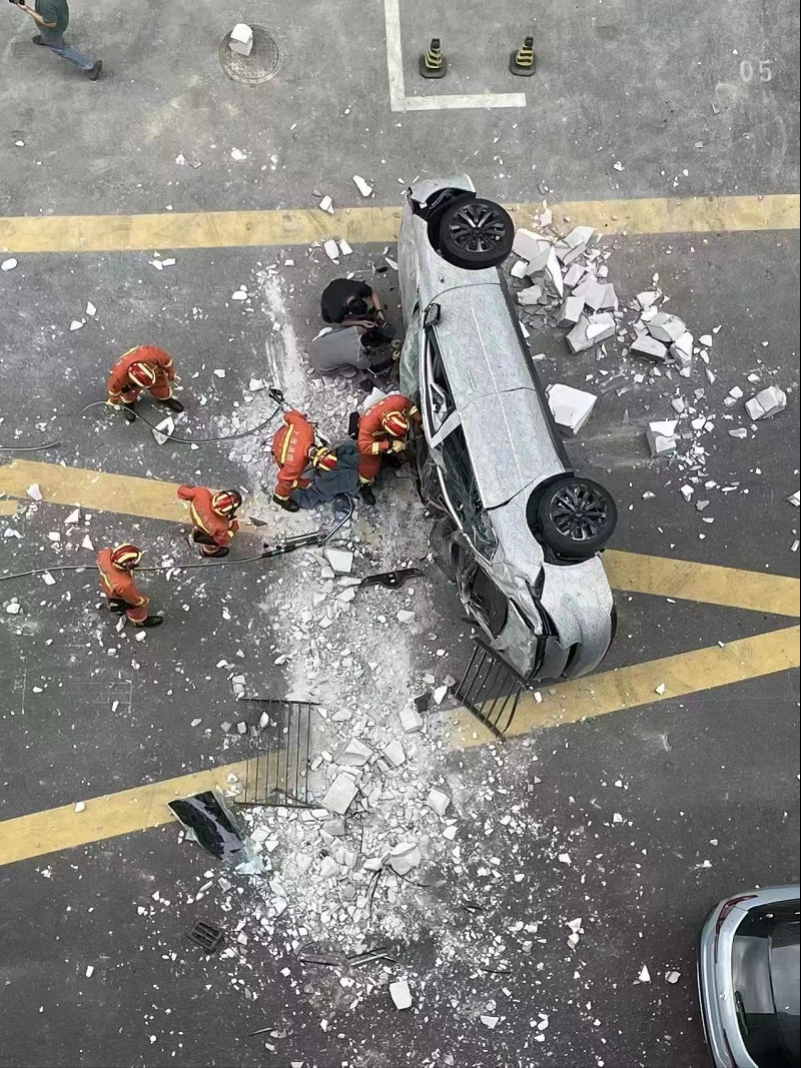测试车坠楼酿2死引质疑 蔚来:与车辆本身无关