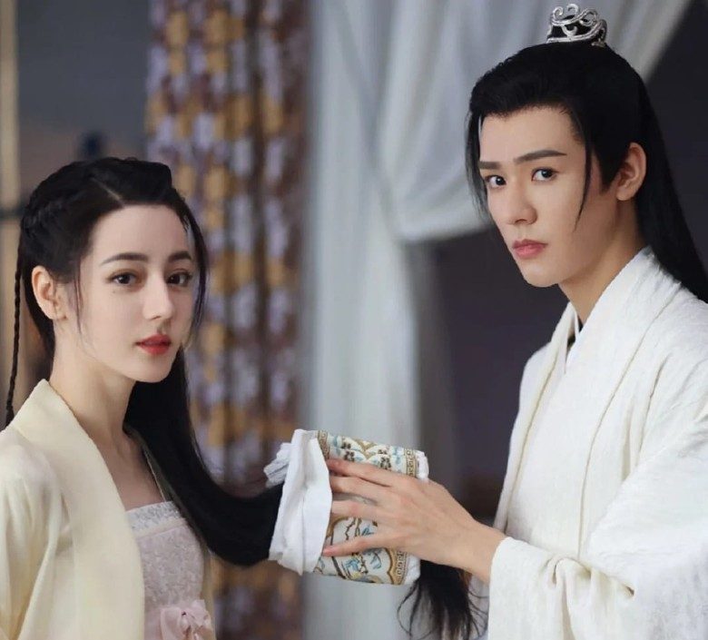 热巴新剧未播已开撕 遭龚俊粉丝骂丑蹭热度