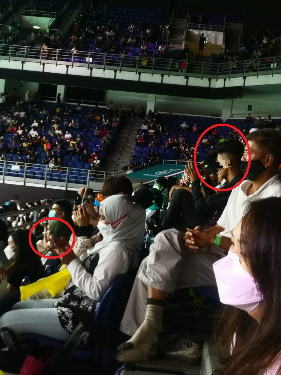 独家|不少球迷脱口罩看球！读者投诉：现场拥挤 看了都怕