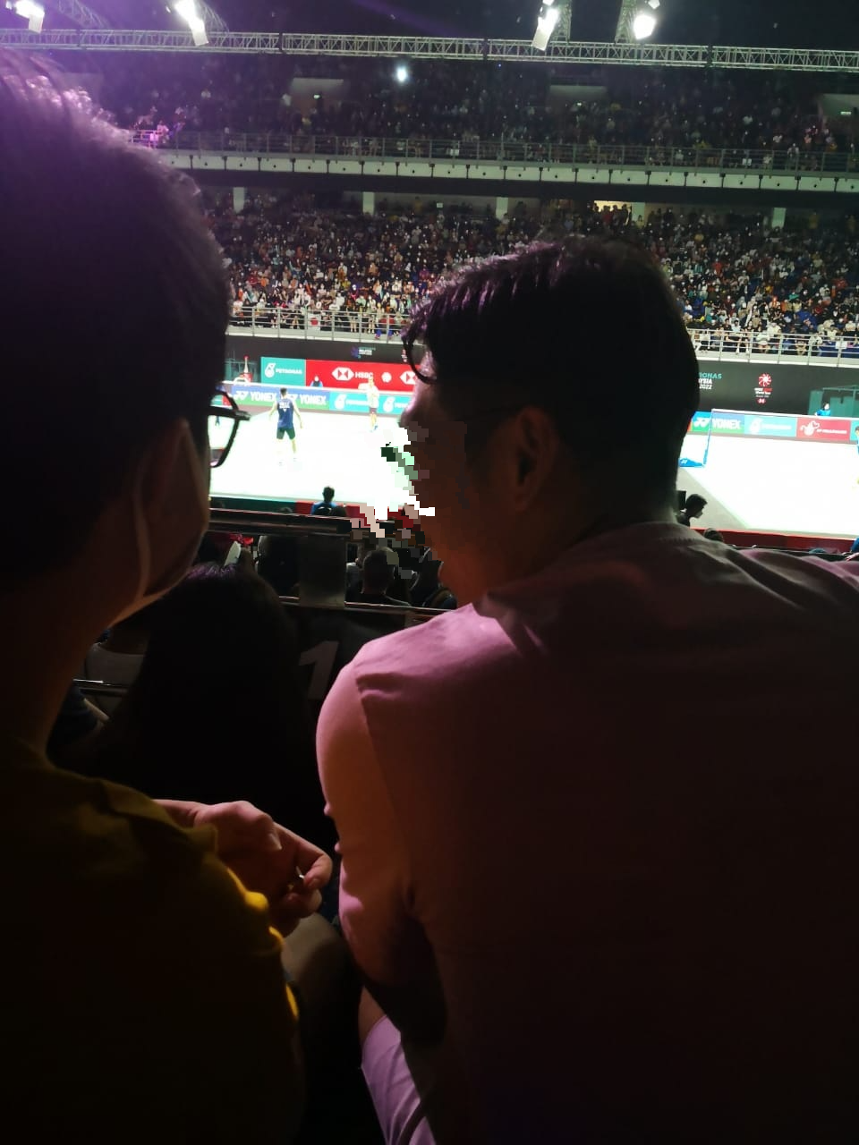 独家|不少球迷脱口罩看球！读者投诉：现场拥挤 看了都怕