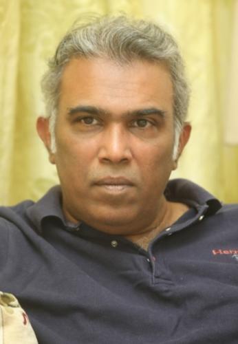 独家|出轨夫携儿失联 妻悲痛 律师：赶紧申请庭令