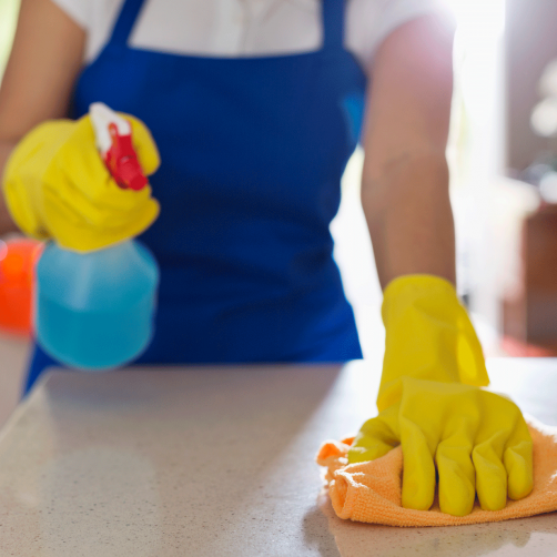 独家|年轻当清洁工被女校长奚落 5孩子妈妈：“为何要看不起人？”