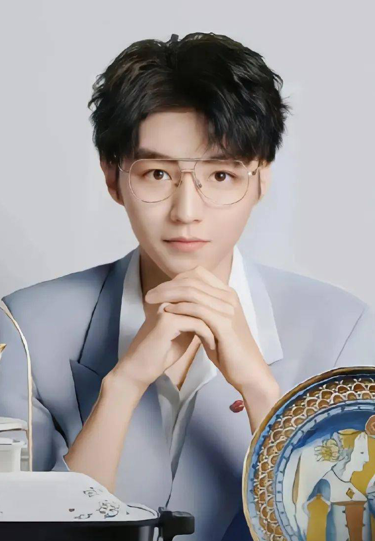 王俊凯父母奶茶店遭砸   惊动警察捉人