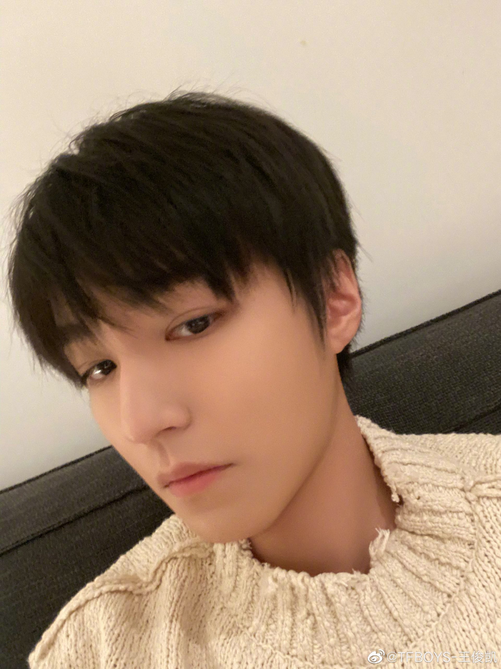 王俊凯父母奶茶店遭砸   惊动警察捉人