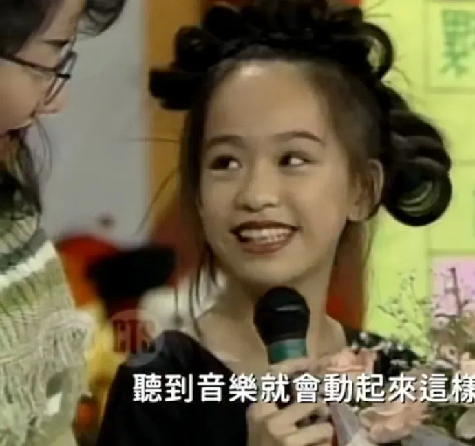 王心凌12岁嫩照曝光 评审黄子佼也被圈粉