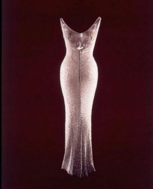 玛丽莲梦露经典晚礼服  被金卡黛珊巨臀撑坏了