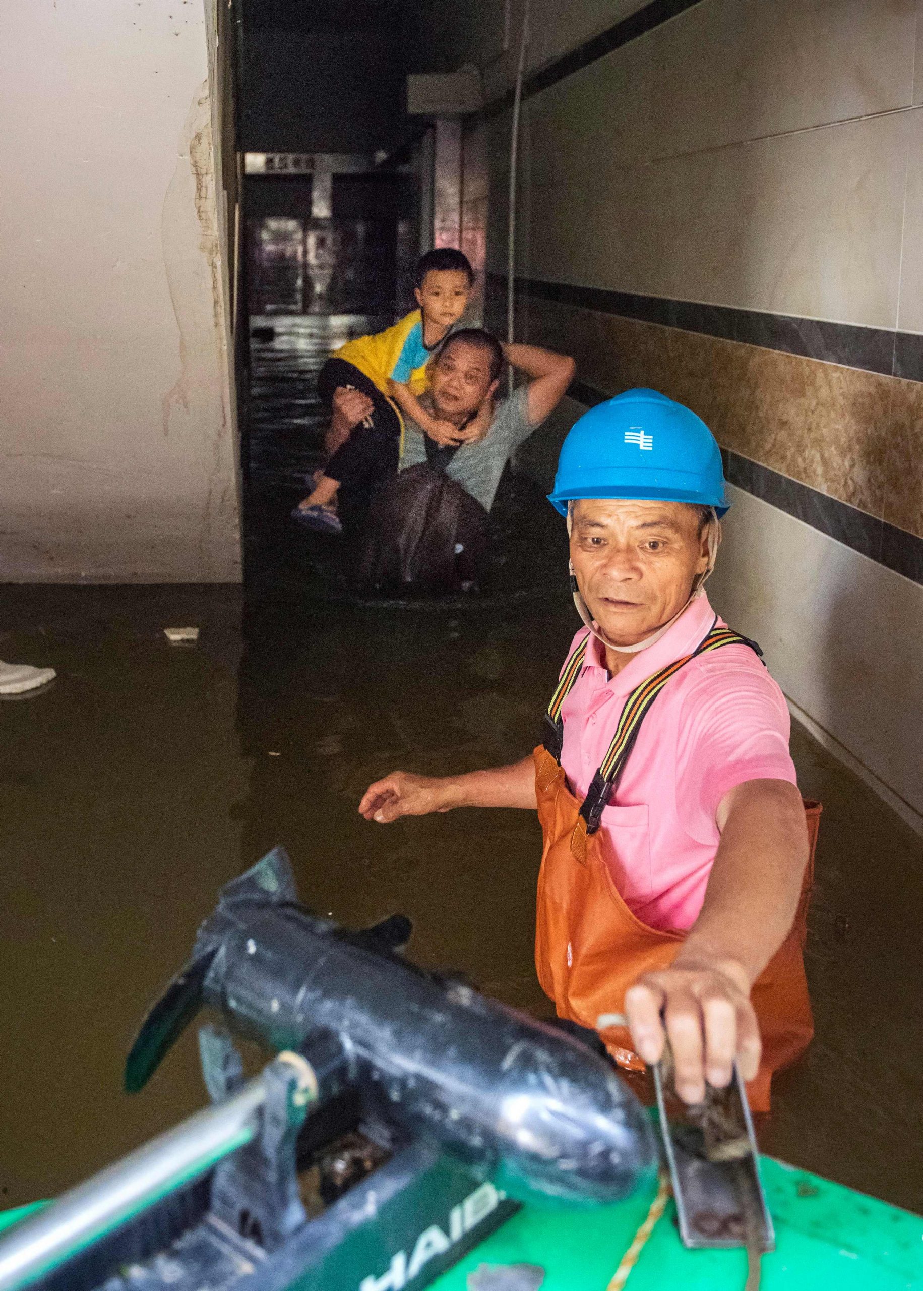珠江暴涨 华南或遭百年洪灾 李克强:做好防汛救灾