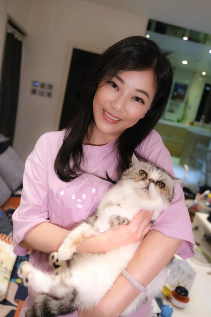 用“驱狗器”赶唐狗激民愤 刘小慧遭广告商喊停合作切割	